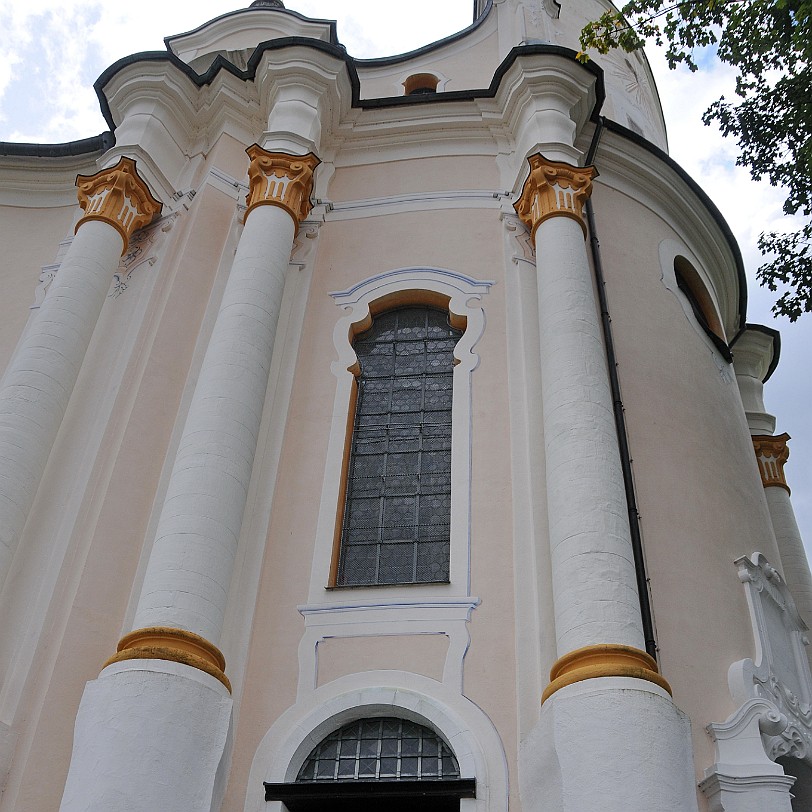 DSC_0578 Erbaut wurde die Wieskirche von 1745 bis 1754 von den Brüdern Johann Baptist und Dominikus Zimmermann. Die Wallfahrtskirche ist dem Gegeißelten Heiland geweiht,...